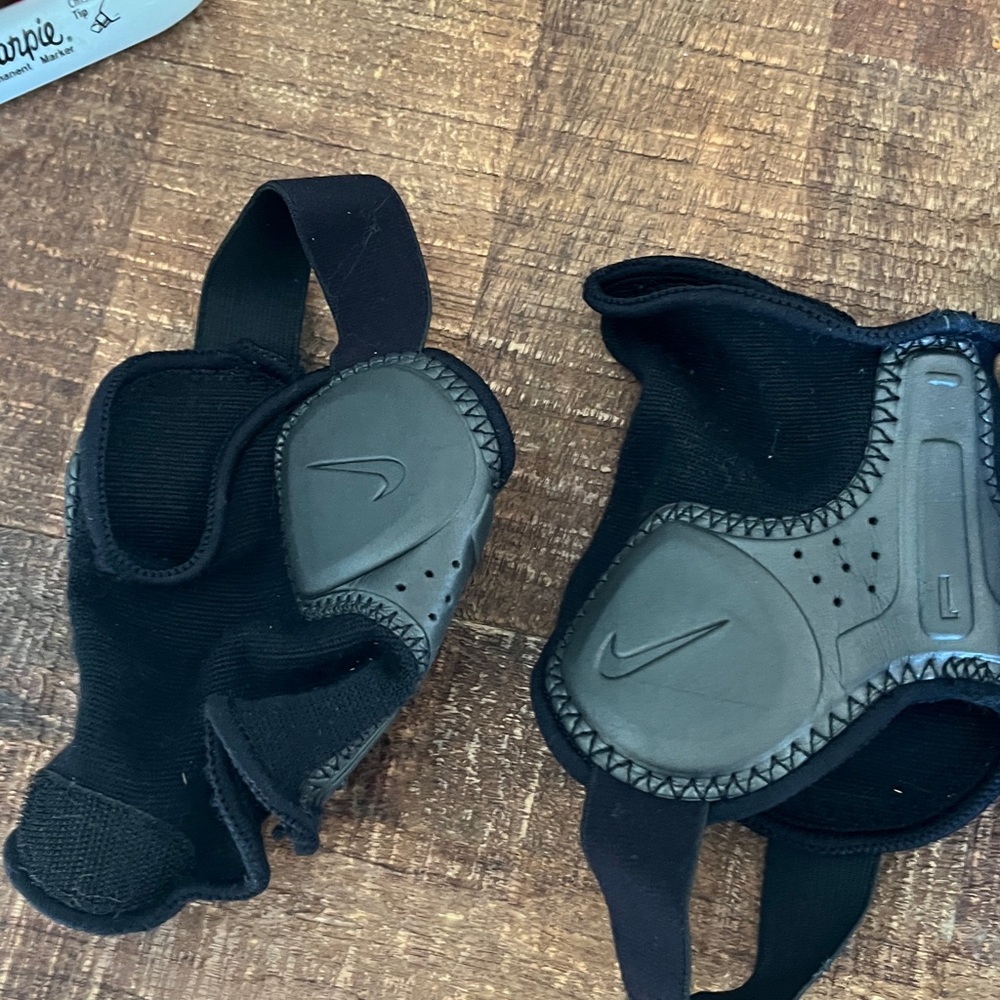 Nike t90 shien guards - Picture 4 of 5